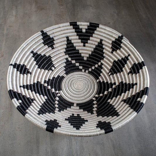 Corbeille artisanale Africaine en sisal, motif fleur d'Ancolie